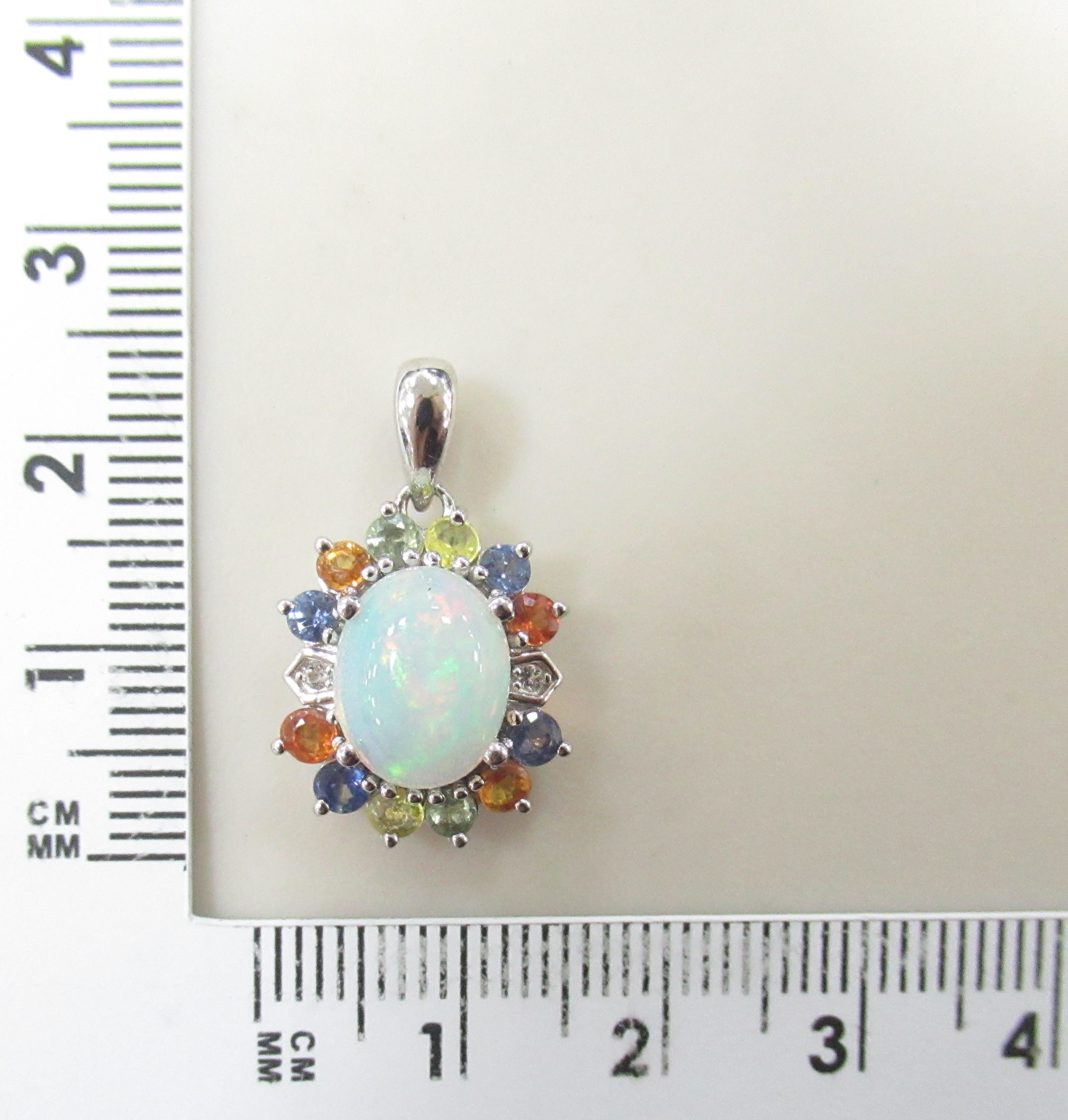 Серебряная подвеска 925 пробы; вставки 1 Опал белый 1,69ct; 2 Топаз белый 0,05ct; 12 Мультисапфир 1,07ct;